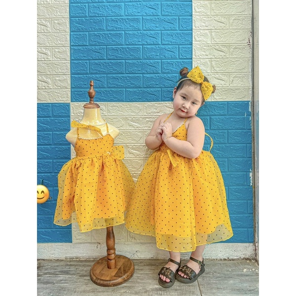 Đầm Yếm Bi Vàng Tiểu Thư Bé Gái Kèm Cài