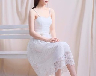 Đầm ren cúp ngực