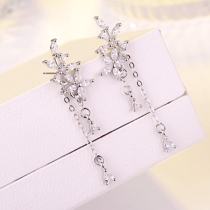 Khuyên Tai Nữ Trang Dáng Dài Tạo Hình Độc Đáo