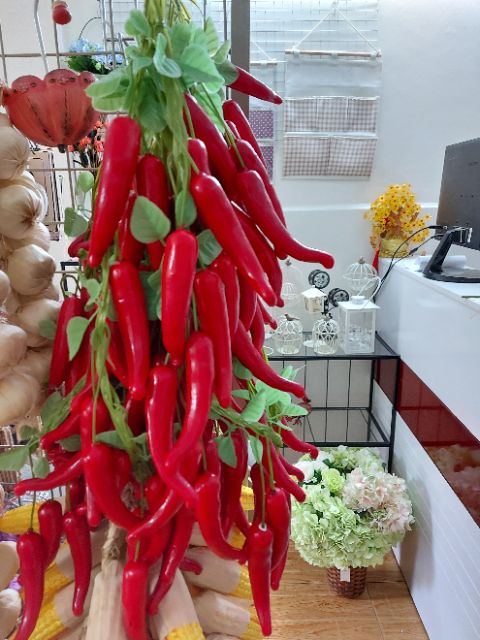 Dây hành, tỏi, ớt, bắp  trang trí cho  nhà bếp, quán ăn, trường mẫu giáo