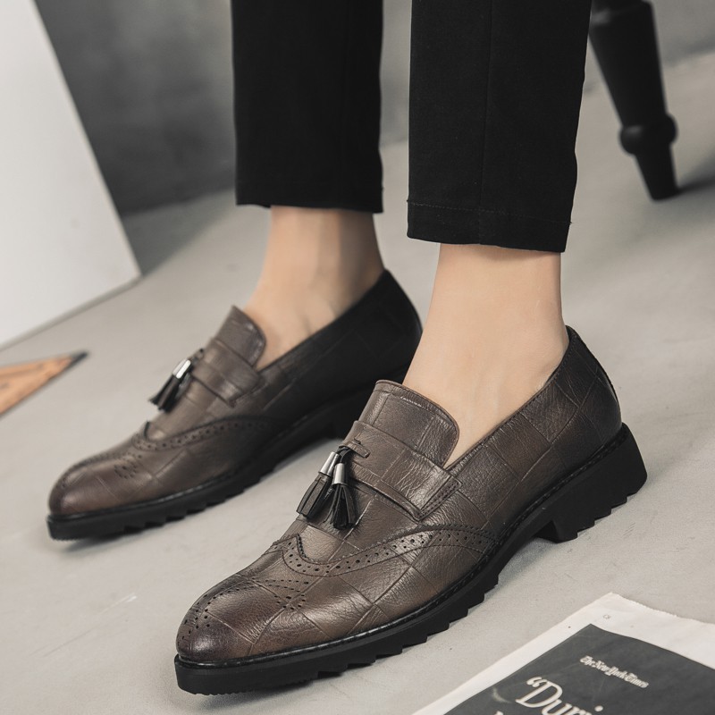 Men's leather shoes with luxurious tassels