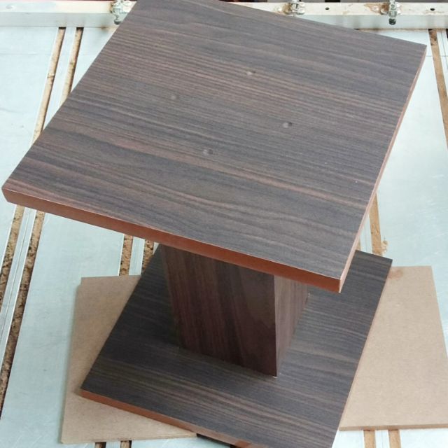 Một chiếc kệ loa cao cấp cao từ 25cm đến 60cm