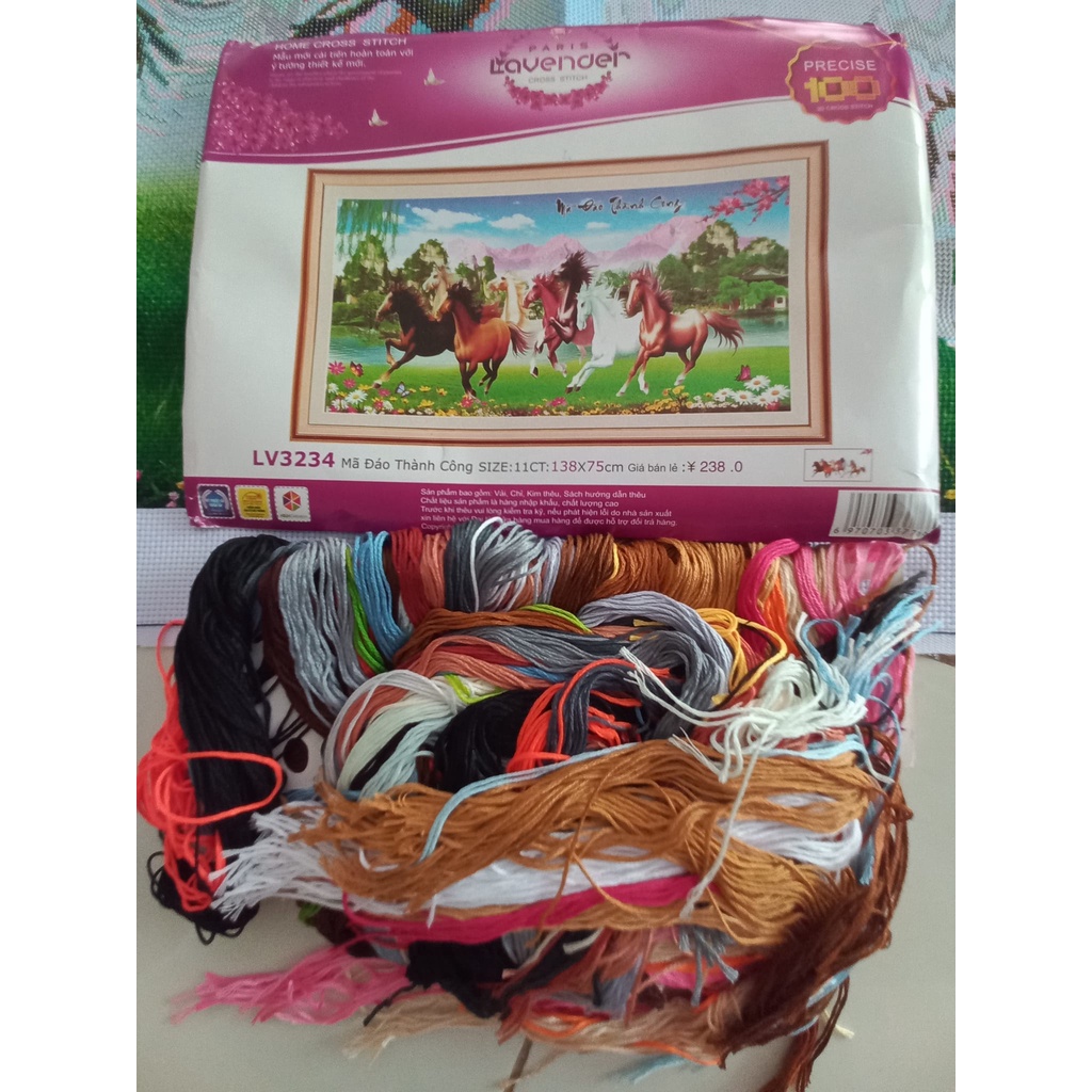 Tranh thêu chữ thập ngựa Mã đáo thành công KT:138x75cm, Tranh chưa thêu.Tặng kéo và xỏ chỉ.