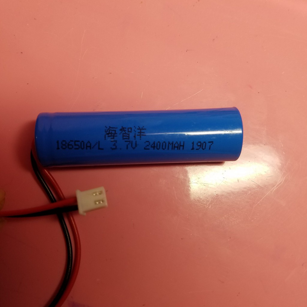 Pin loa trợ giảng dung lượng 2400mAh, điện áp 3,7V