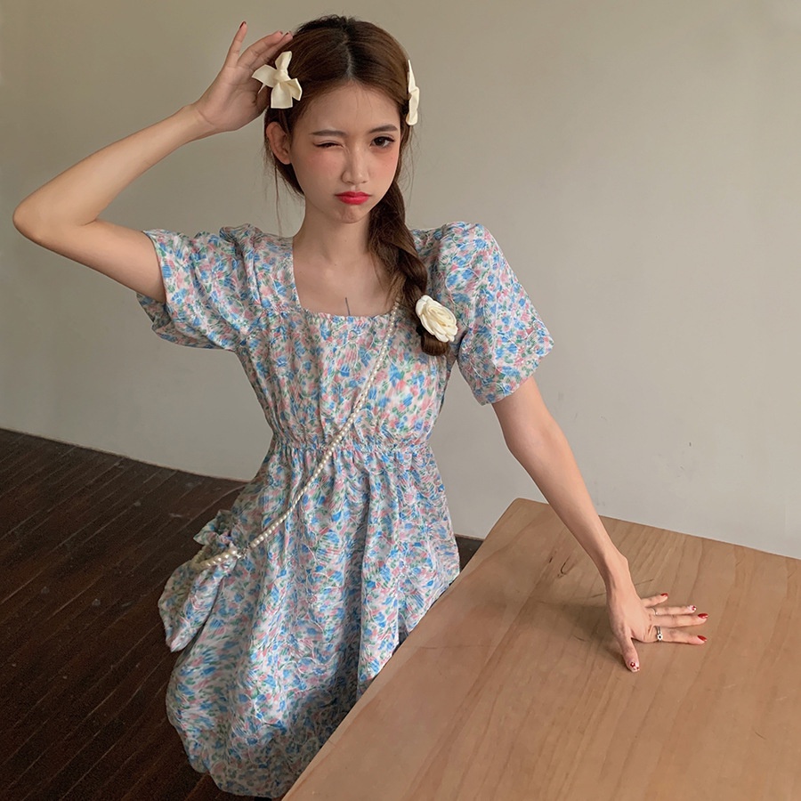 Đầm hoa tay phồng cổ vuông phong cách thời trang Pháp quý phái dành cho nữ