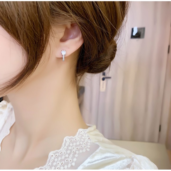 Bông tai bốn chân thời trang S925 Bông tai kim cương carbon cao cho phụ nữ