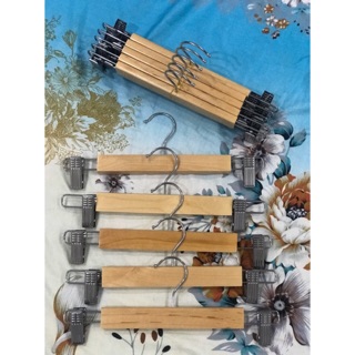 Móc kẹp quần gỗ 03