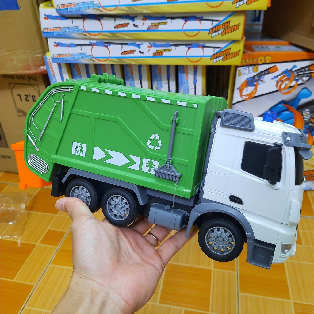 Mô hình xe rác điều khiển từ xa đồ chơi trẻ em xe ô tô bằng nhựa sử dụng pin sạc có đèn sáng