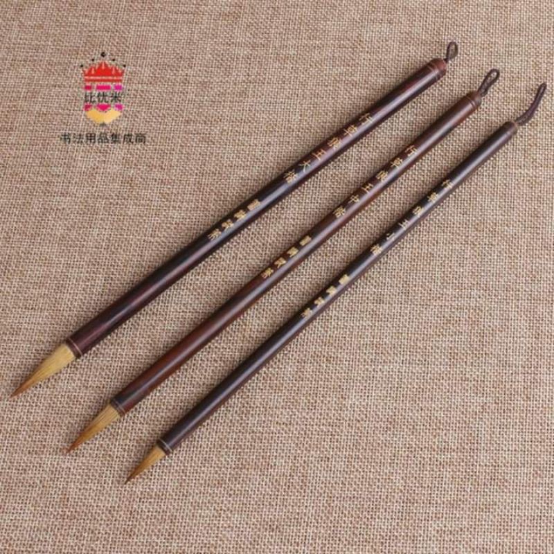 Bút lông viết thư pháp. danh phẩm: mã long thần bút.Lông bút: kiêm hào và lang hào, Bút dễ viết