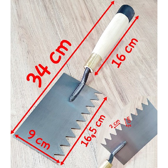 Bay Xây Vuông Lưỡi Thép 9x16,5cm Rãnh Răng Cưa Tam Giác Đều Cạnh 2cm Cán Gỗ Đuôi Bọc Nhựa