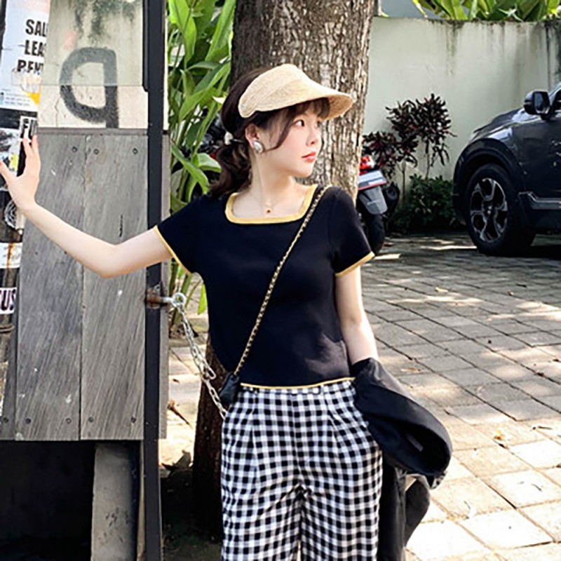 Áo croptop cổ vuông tay ngắn thiết kế đơn giản hợp thời trang | BigBuy360 - bigbuy360.vn