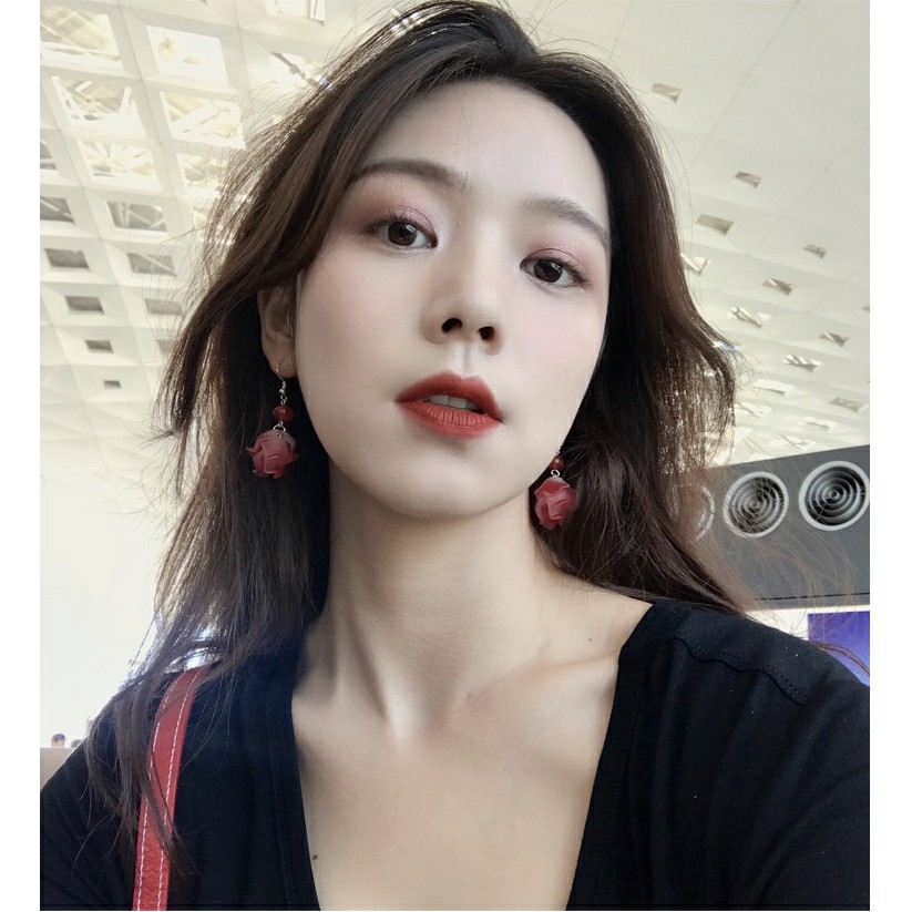 Bông tai gắn bông tai rũ 5 cánh màu đỏ MS128