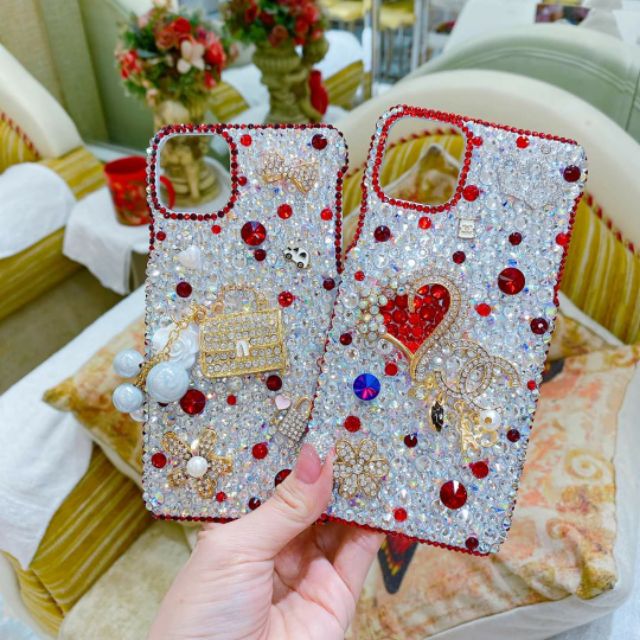 Ốp lưng hạnh phúc. Là sp handmade nên có thể đổi màu và hình những sản phẩm trang trí khác tùy vào sở thích của mỗi ngườ