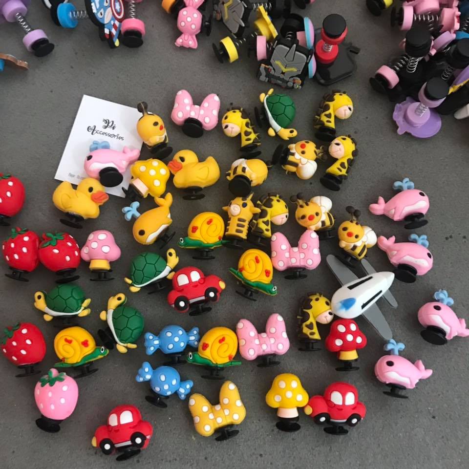 Bộ 2 Sticker 3D - Jjbitz 3D Gắn Dép Cross  - Dép Cá Sấu