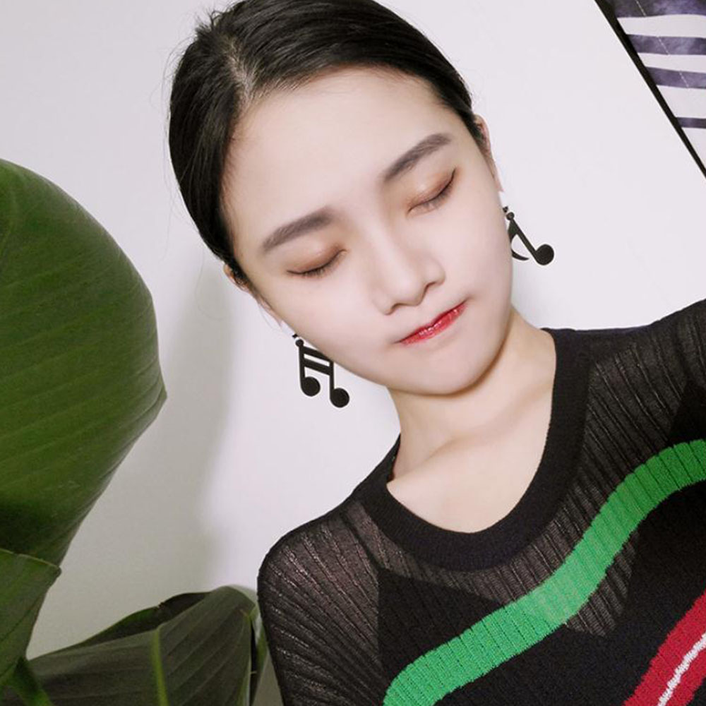 Bông tai hình nốt nhạc bằng nhựa acrylic độc đáo
