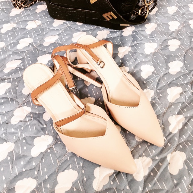 Sandal bit mõm quay chéo hậu