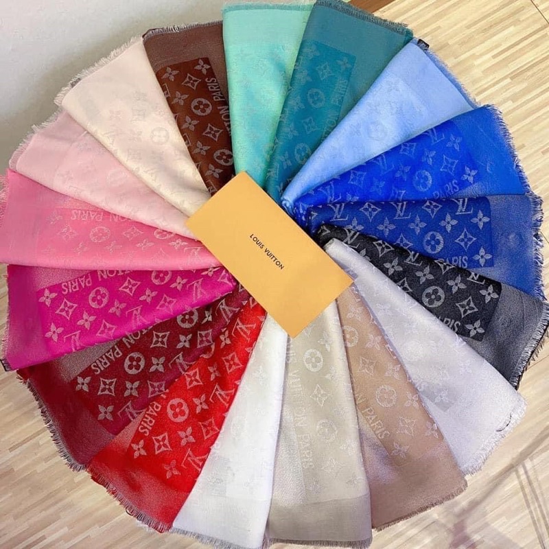 Khăn lụa ánh nhũ LV