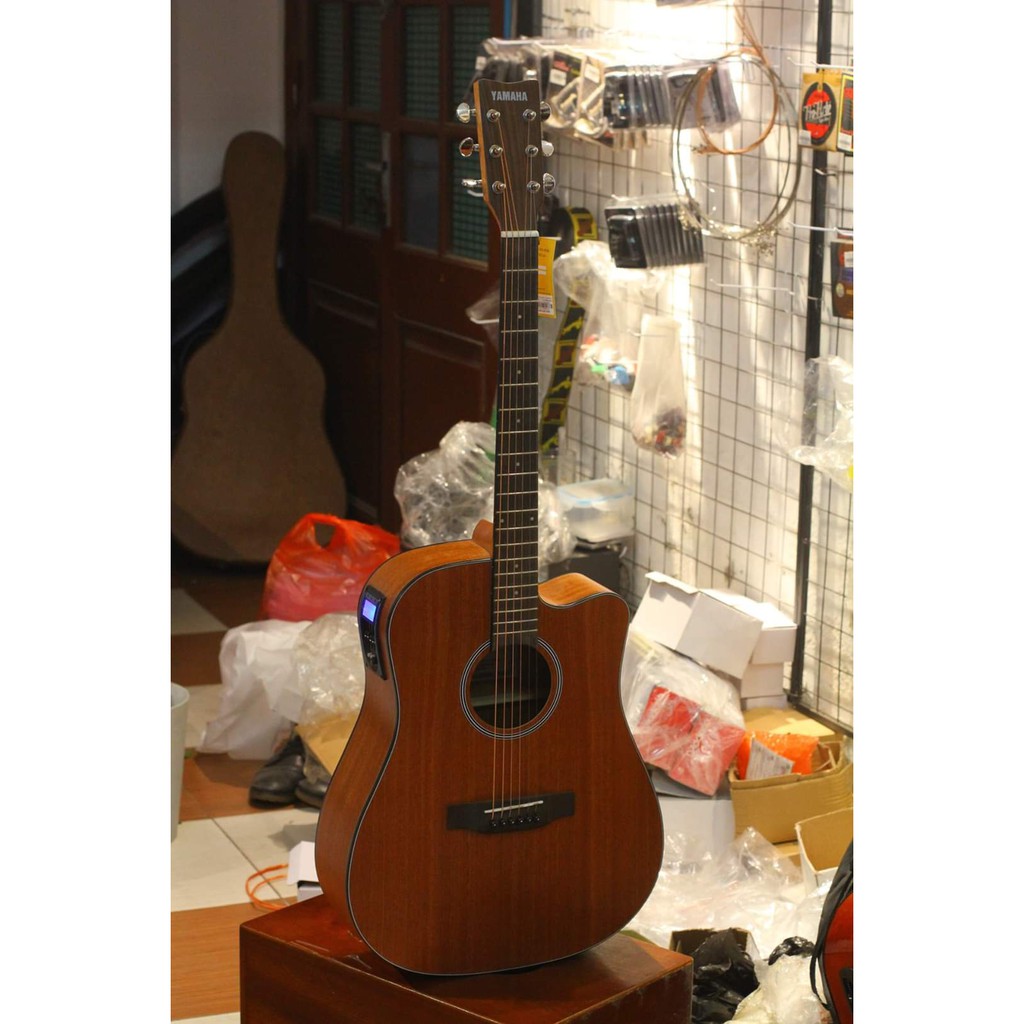 Guitar yamaha f3000