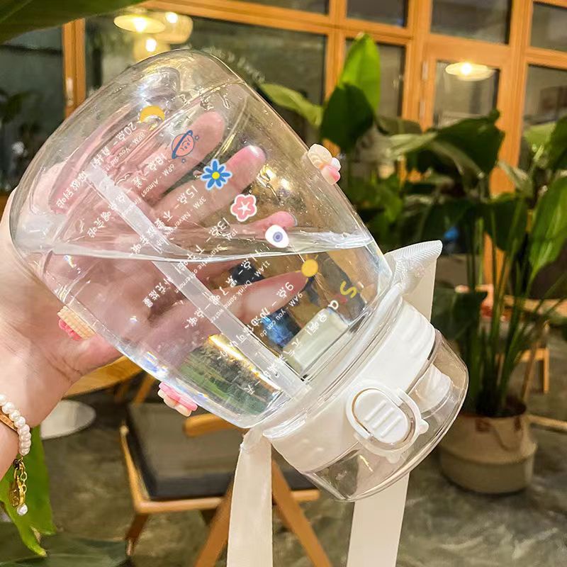 Bình Nước 1,3L Bình Đựng Nước Cute Chịu Nhiệt Tốt Uống Hoạc Hút Dễ Thương Tặng  Kèm Ống Hút, Sticker, Có Dây Đeo Chéo