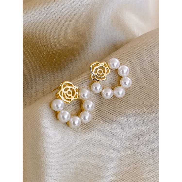 Khuyên Tai Hình Tròn Đính Hoa Trà Và Ngọc Trai Thời Trang Cho Nữ