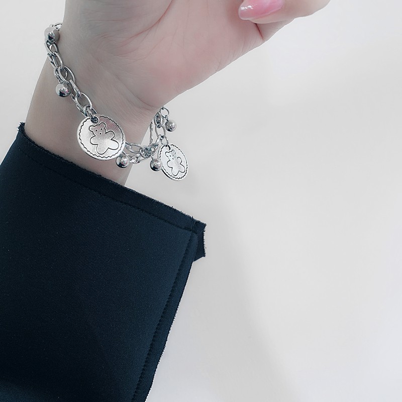 Vòng tay kim loại gắn hình gấu dễ thương C135