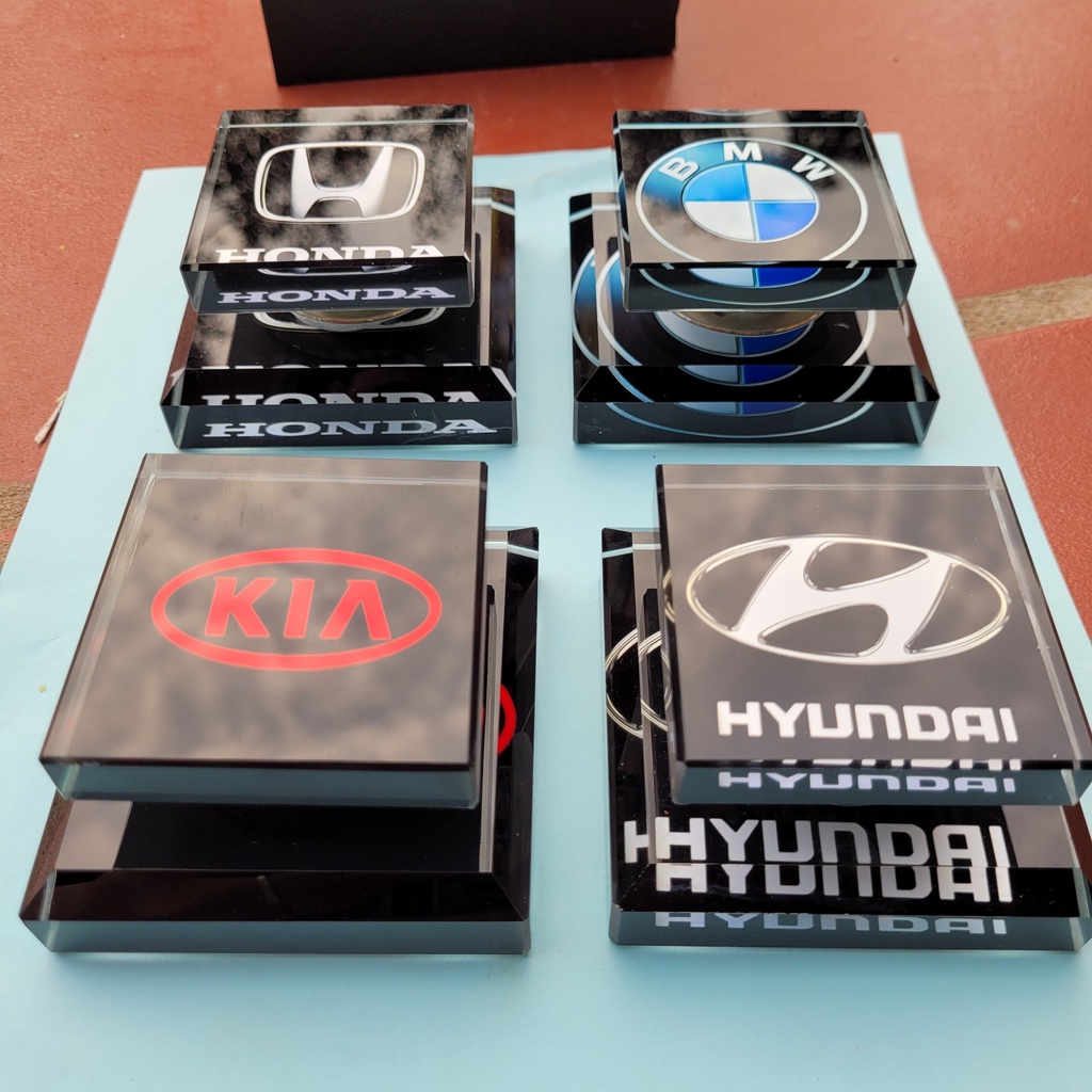 Nước hoa pha lê cao cấp đặt taplo xe hơi, ô tô logo hãng xe Hyundai, Honda, Toyota, Mazda, Ford, Kia.