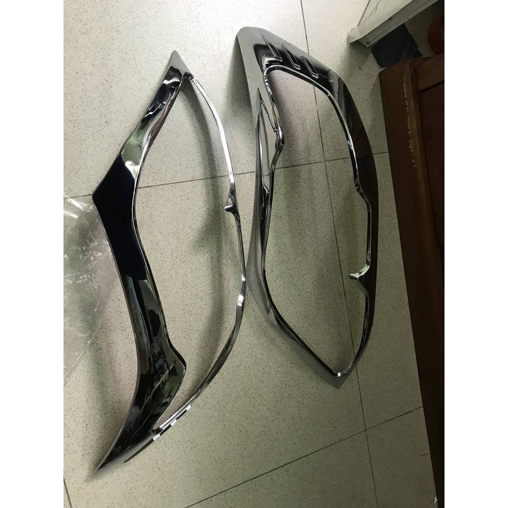 Bộ ốp trang trí viền đèn pha xe Toyota Fortuner 2012-2015