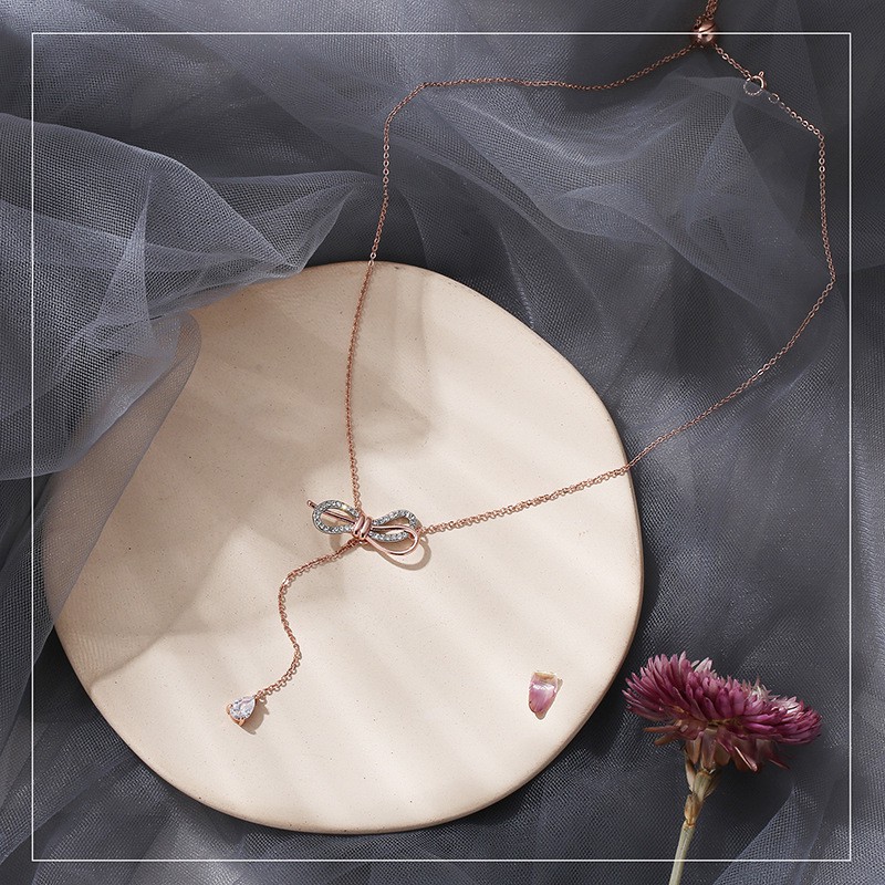 Dây chuyền đính đá sang trọng dành cho nữ