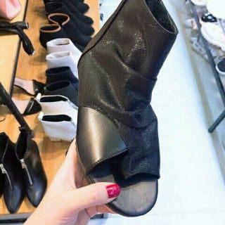 Bốt xỏ ngón siêu đẹp