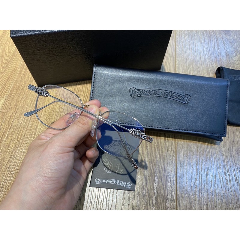 Kính mắt CHROMEHEARTS vintage gọng khắc họa tiết hoa giảm giá 70%