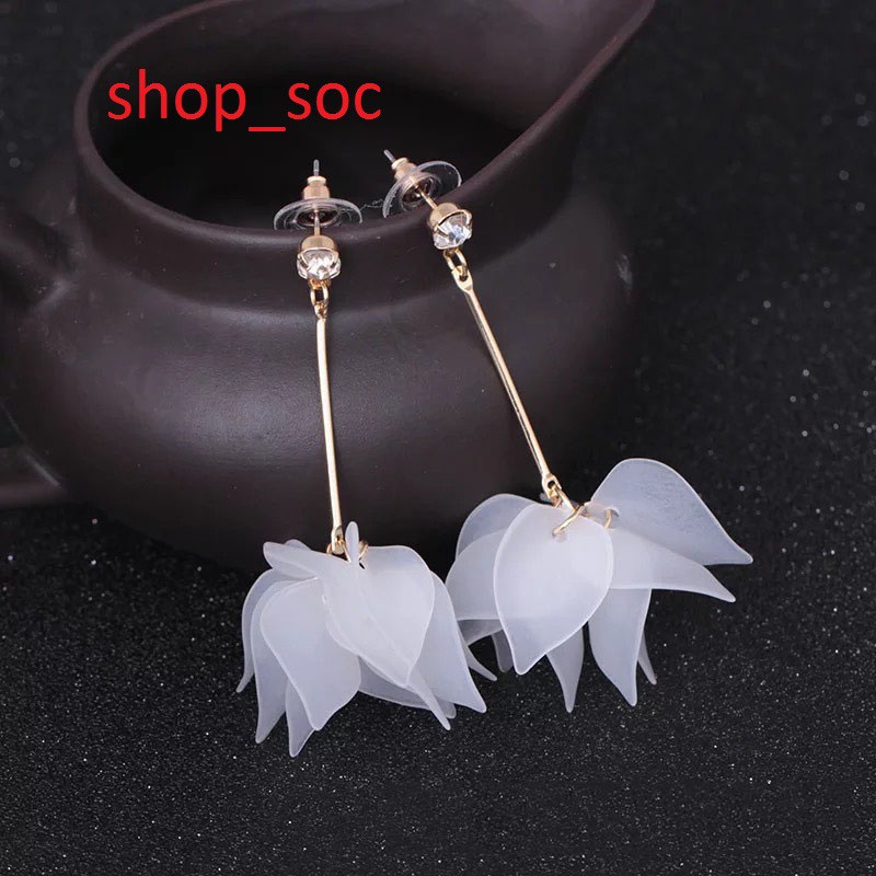 Khuyên tai hàn quốc cánh hoa trắng xinh xắn khuyên tai cánh hóa trắng shop_soc