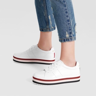 Giày sneaker