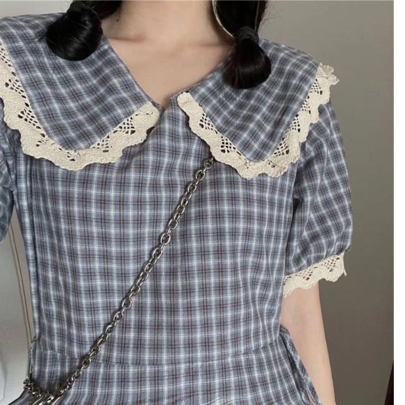 Đầm Perty cổ búp bê họa tiết sọc caro ngọt ngào thời trang mùa hè Hàn Quốc cho nữ