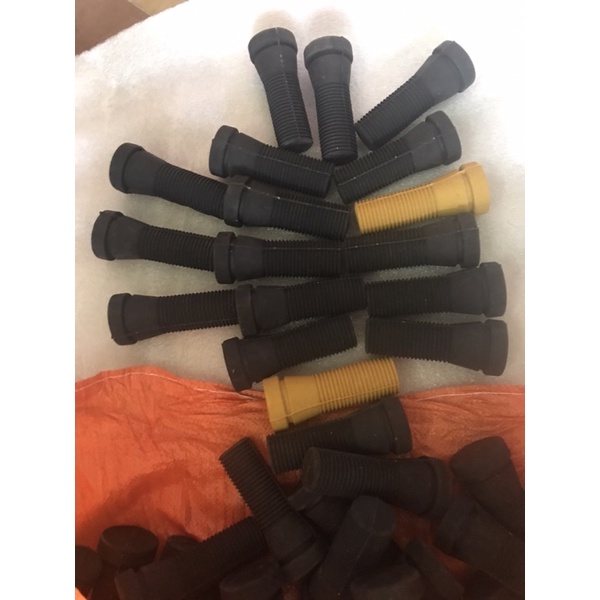 Núm vặt lông chó màu đen - màu vàng - núm cao su vặt lông chó giẻo dai