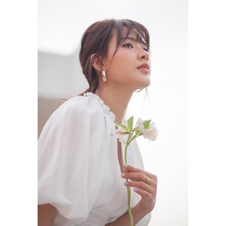EDINI - D1368 Đầm trắng cổ V tay phồng