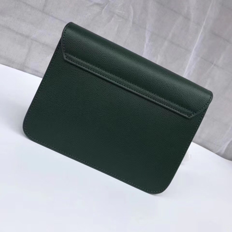 Túi Nữ FURLA METROPOLIS HÀNG VIỆT NAM XUẤT chi tiết chuẩn, từ đường keo mũi chỉ đến logo khắc đều sắc nét
