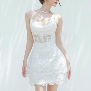 Đầm ren trắng cổ đổ
