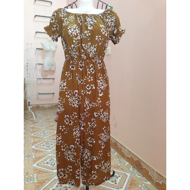 Jumsuit hoa trễ vai