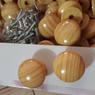 Núm nhựa vàng kèm ốc