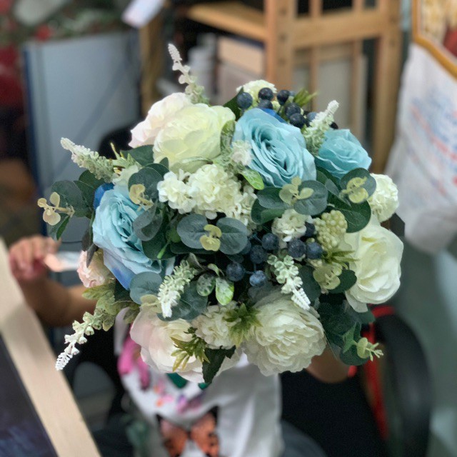 <TH>Phụ kiện cưới Giang - hoa cầm tay cô dâu mẫu mới đẹp hoa Hồng xanh