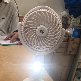 Quạt mini cầm tay của hãng DP Electric