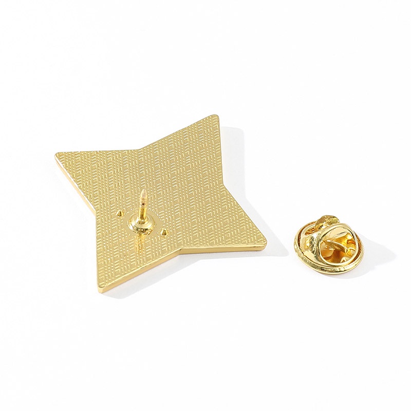 Ghim cài áo hình dáng độc đáo ấn tượng