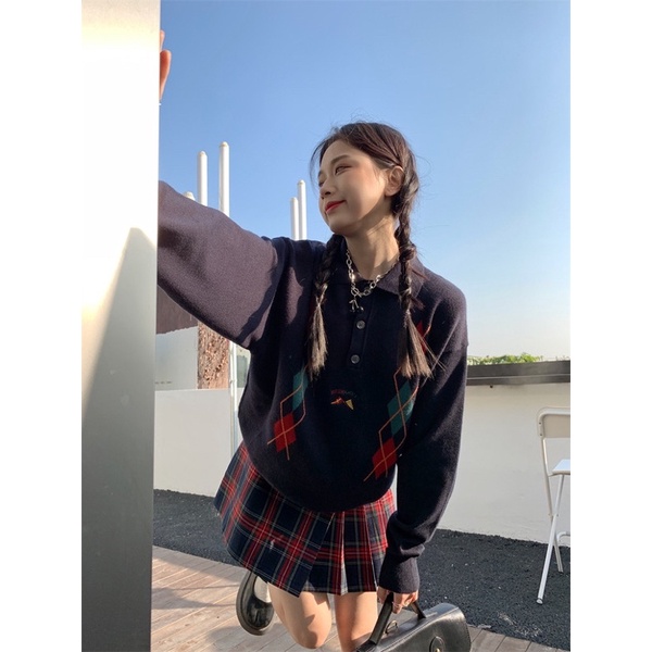 Set áo len polo xanh navy hoạ tiết quả trám + chân váy kẻ caro dáng ngắn dễ thương Yannie