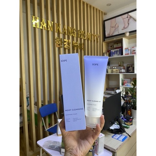 Sữa rửa mặt IOPE Moist Cleansing Whipping Foam.