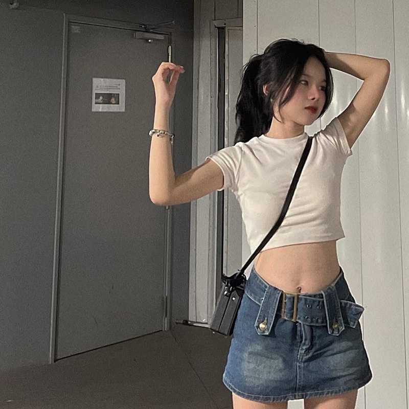 Chân váy jean xanh kèm đai