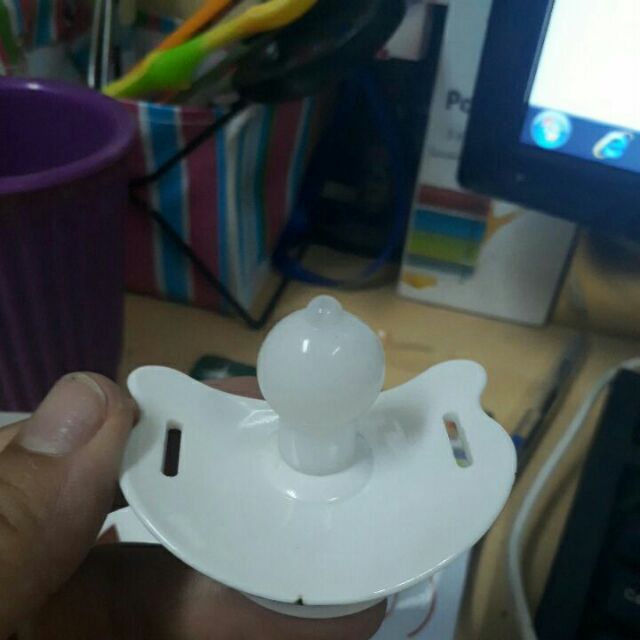 Đo nhiệt độ bằng ti ngậm cho bé