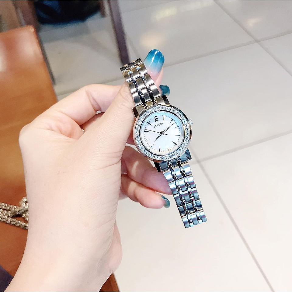 Đồng hồ nữ Bulova 98X111 này đẹp quá, viền full đá lấp lánh