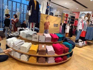 Áo phông U Uniqlo