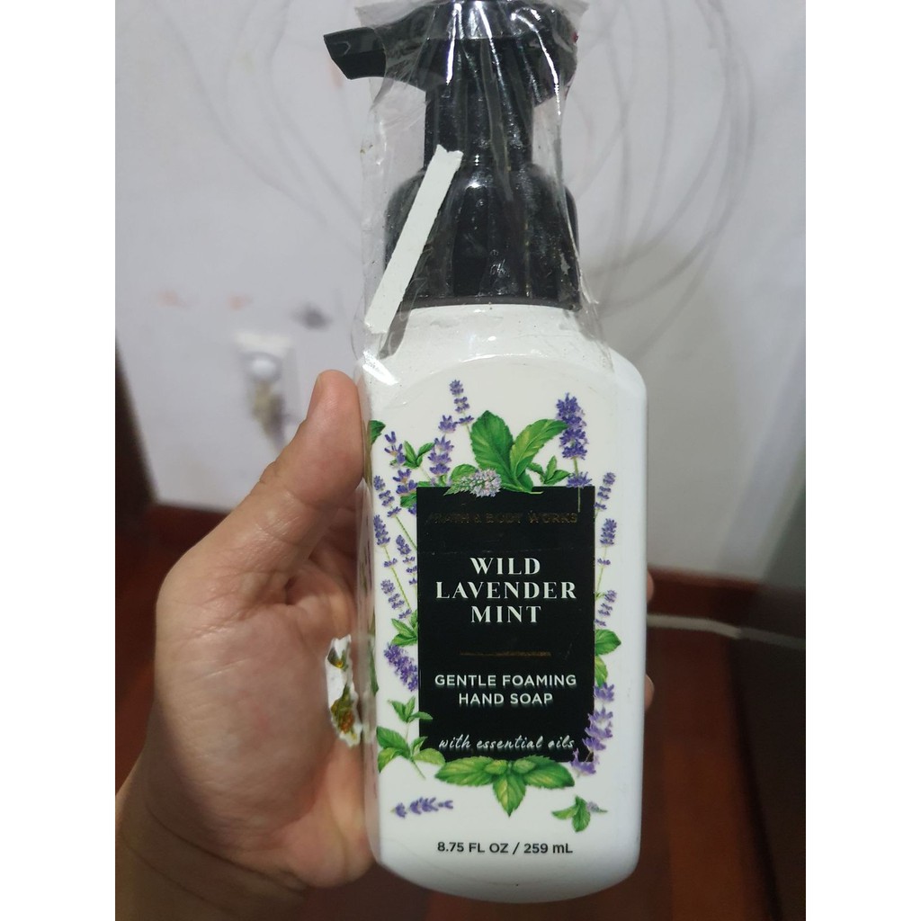 Xà phòng bọt rửa tay diệt khuẩn Bath &amp; Body Works Gentle Foaming Hand Soap Wild Lavender Mint 259ml (Mỹ)