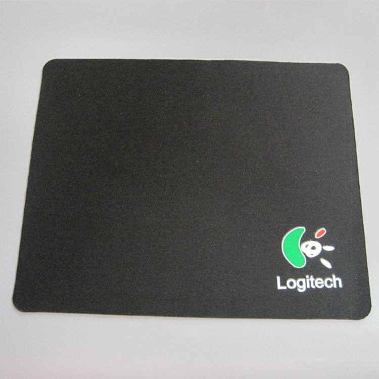 Miếng lót chuột giá rẻ Logitech 22 x 18 CM